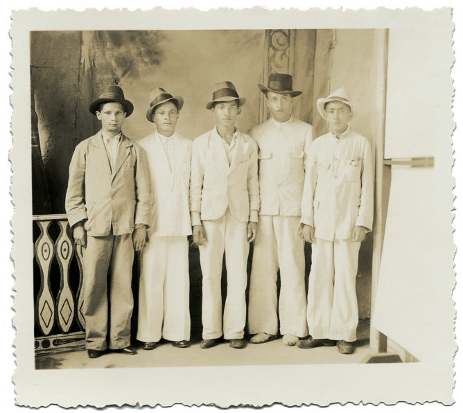 Los cinco hermanos. 1925 | Autor desconocido ©Archivo Fotografía Urbana