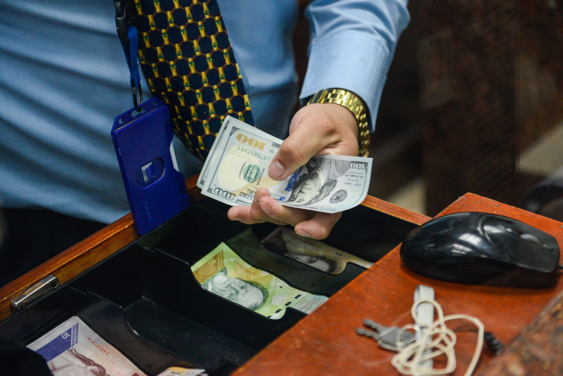 dolar paralelo, dolar oficial, bcv, bancos